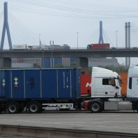 Uran-Pellets-LKW verlassen Eurogate und stationieren in Waltershof 2.5.19